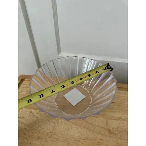 Two Hard Plastic Serving Bowls - Picture 4 of 6